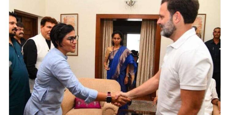 शरद पवारांसह अजित पवारांना राष्ट्रीय पातळीवर मोठा धक्का ; राष्ट्रवादीच्या ‘लेडी जेम्स बाँड’चा काँग्रेसमध्ये प्रवेश