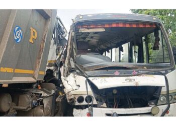 जळगाव-पाचोरा रोडवर बस व डंपरचा भीषण अपघात