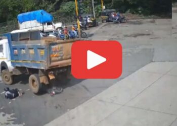 डंपरने दुचाकीस्वाराला उडविले ; अंगावर काटा आणणारा अपघाताचा व्हिडीओ व्हायरल