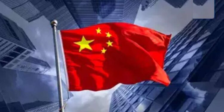 चीनवर भलंमोठं संकट! ट्रेन, प्लाइट, शाळा बंद; नागरिकांनाही घरातून बाहेर निघण्यास बंदी