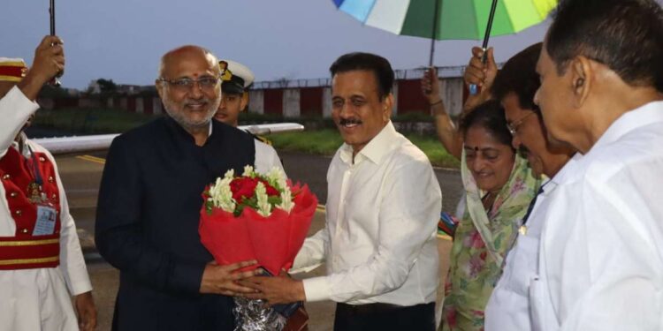 राज्यपाल सी.पी. राधाकृष्णन यांचे जळगावात आगमन