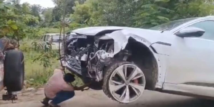 बावनकुळे पुत्राच्या भरधाव ऑडीने तीन वाहनांना उडविले ; २ जणांना ठोकल्या बेड्या!