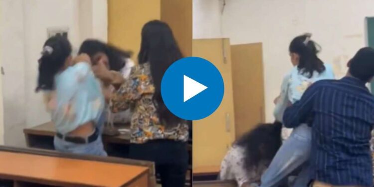 दे दणादण! भर वर्गातच दोन विद्यार्थिंनीमध्ये फ्री-स्टाईल हाणामारी, VIDEO व्हायरल