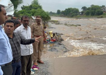 वाघूर नदीला पूर ; जिल्हाधिकाऱ्यांचे नदीकाठच्या गावांना सतर्कता बाळगण्याचे आवाहन
