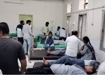 पारोळ्यातील धक्कादायक घटना, भंडाऱ्याच्या जेवणानंतर 70 विद्यार्थ्यांना विषबाधा