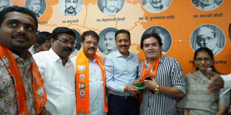 जळगावात मनसेला धक्का! शहर जिल्हा उपाध्यक्षांसह अनेक तरुणांनाच भाजपात प्रवेश