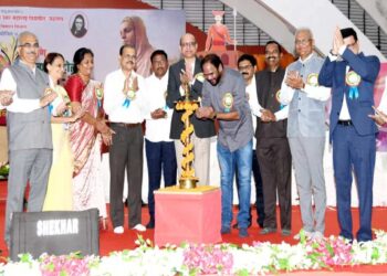 कलेच्या क्षेत्रात प्रामाणिक प्रयत्न केले तर यश निश्चित; शिवाजी लोटन पाटील यांचे प्रतिपादन