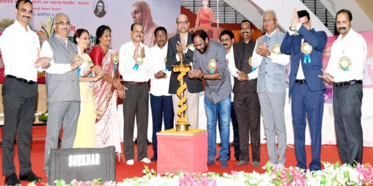 कलेच्या क्षेत्रात प्रामाणिक प्रयत्न केले तर यश निश्चित; शिवाजी लोटन पाटील यांचे प्रतिपादन