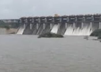 अक्कलपाडा धरणातून पाण्याचा विसर्ग; पांझरा नदी काठावरील गावांना सतर्कतेचा इशारा