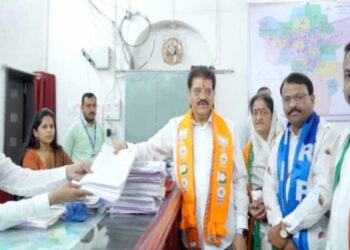 जळगावचे आमदार राजूमामा भोळे यांनी भरला नामांकन अर्ज