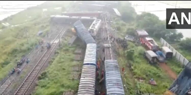 रेल्वेला पुन्हा भीषण अपघात; प्रवाशी एक्स्प्रेस उभ्या मालगाडीला धडकली, अनेक प्रवाशी जखमी