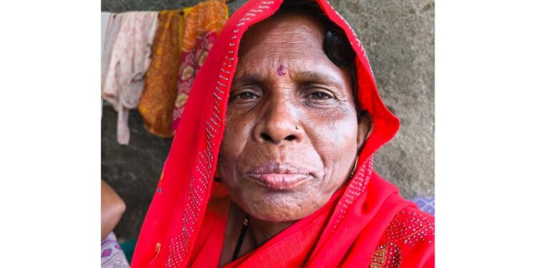 तिसऱ्या मजल्याच्या खिडकीतून महिला कामगार पडली; उपचारादरम्यान मृत्यू