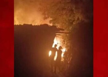 जळगावच्या खेडीत गॅस सिलिंडर स्फोटात सहा घरे जळून खाक