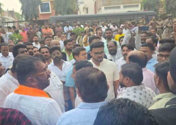 नाशकात भाजप आणि ठाकरे गटाच्या कार्यकर्त्यांमध्ये मोठा राडा; नेमकं काय घडलं?