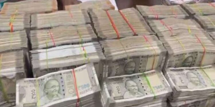 धक्कादायक ! निवडणुकीच्या रणधुमाळीत 51 लाखाच्या बनावट नोटा आढळल्या