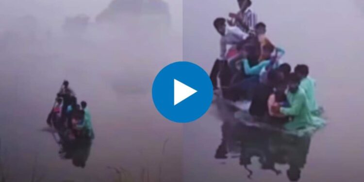 छठ उत्सवादरम्यान १० जणांना घेऊन जाणारी बोट उलटली; हृदयद्रावक घटना कॅमेऱ्यात कैद