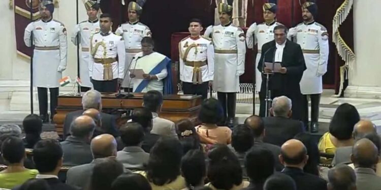 संजीव खन्ना बनले देशाचे ५१ वे सरन्यायाधीश; राष्ट्रपतींनी दिली शपथ