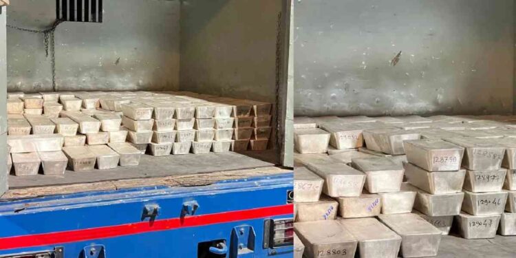 अबब..! नाकाबंदीदरम्यान व्हॅनमध्ये सापडली सहा टन चांदी