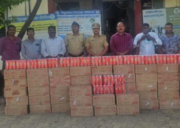 खान्देशात लाखो रुपयांचा अवैध मद्यसाठा जप्त