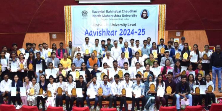 विद्यापीठस्तरीय आविष्कार संशोधन स्पर्धेचा पारितोषिक वितरण समारंभ जल्लोषात