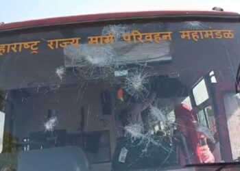 परभणी घटनेचे धुळ्यात पडसाद; एसटी बसवर 10 ते 12 जणांकडून दगडफेक