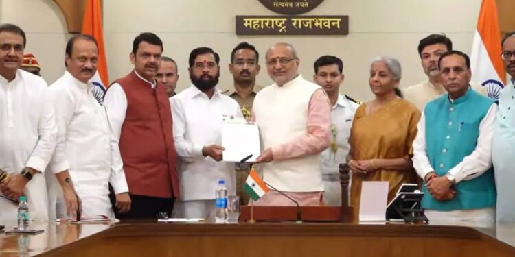 महायुतीकडून राज्यपालांकडे सत्ता स्थापनेचा दावा