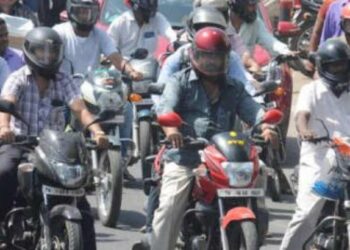 1 जानेवारी 2025 पासून जळगावात मोटरसायकल धारकला हेल्मेट घालणे सक्तीचे