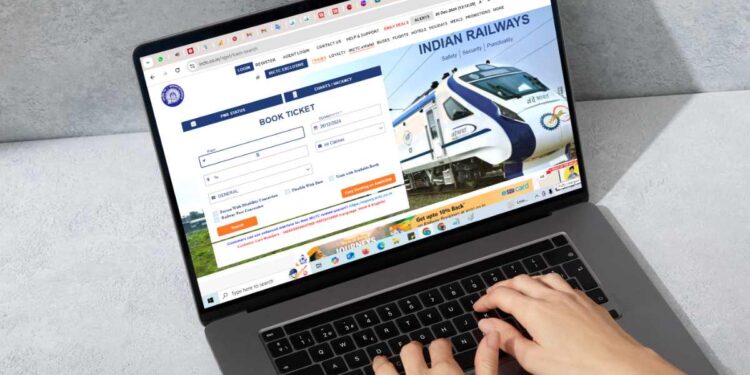 IRCTC वेबसाई पुन्हा ठप्प! महिन्यात तिसऱ्यांना घडली घटना