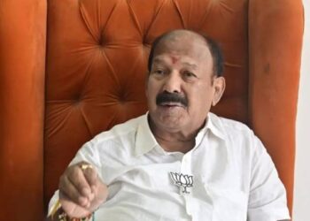 विशेष अधिवेशनासाठी हंगामी अध्यक्ष कालिदास कोळंबकर यांच्या निवडीची विधानसभेत घोषणा