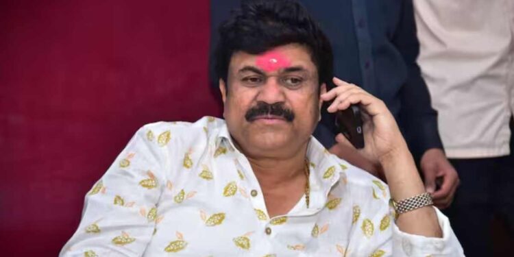 वाल्मिक कराडसोबत असलेल्या कार्यकर्त्यांनी दिली धक्कादायक माहिती, म्हणाले…