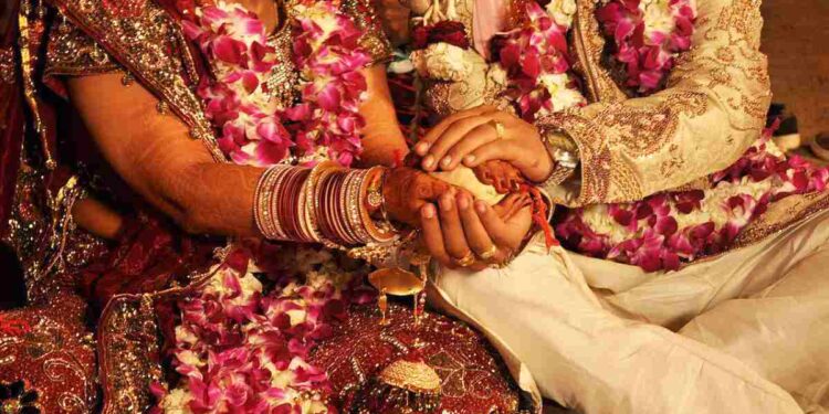 आंतरजातीय विवाह करणाऱ्या जोडप्यांसाठी सरकारने घेतला मोठा निर्णय ; वाचा काय आहे??