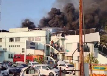 जळगावात मारुती सर्व्हिस शोरूमला भीषण आग: करोडोचे नुकसान