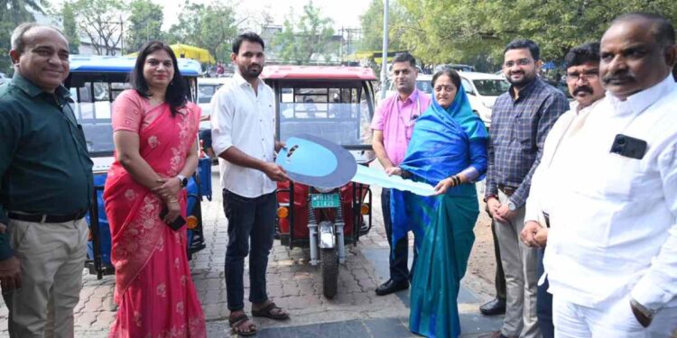 महाराष्ट्र निर्यात संमेलनाचे खासदार स्मिता वाघ तसेच आमदार सुरेश भोळे यांच्या हस्ते उद्घाटन