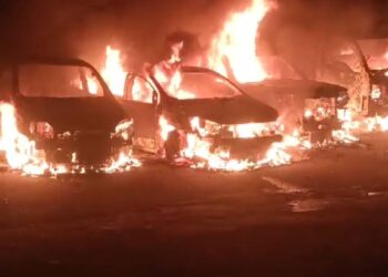 पाळधीत नववर्षाच्या रात्री दोन गट भिडले, गाड्या पेटवल्या