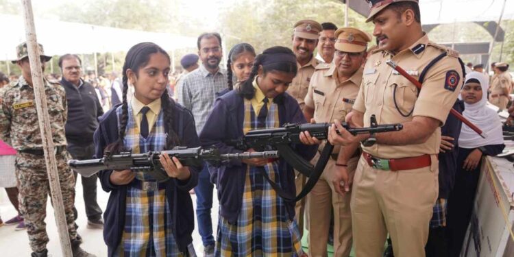 वाहतुकीचे नियम पाळा, व्यसनांपासून दूर रहा – पोलीस अधीक्षक डॉ. महेश्वर रेड्डी