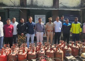 नंदुरबारमध्ये अवैध्यरित्या गॅस रिफिलिंगवर पोलिसांची धाड; ३७ सिलेंडरसह सव्वातीन लाखांचा मुद्देमाल जप्त