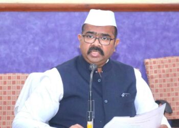 राष्ट्रीयकृत व सहकारी बँकांनी आर्थिक मागासांना आर्थिक मदतीसाठी पुढाकार घ्यावा