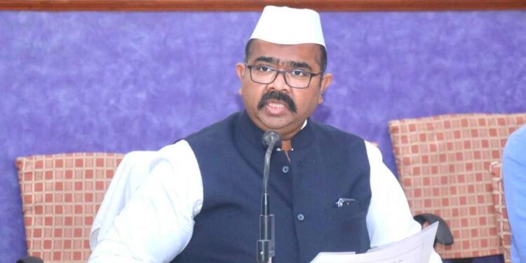 राष्ट्रीयकृत व सहकारी बँकांनी आर्थिक मागासांना आर्थिक मदतीसाठी पुढाकार घ्यावा