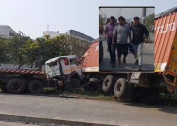 भरधाव ट्रेलरने पोलिसांच्या व्हॅनसह ५० वाहनांना उडवलं