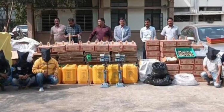 बनावट दारूच्या कारखान्यावर छापा; आठ लाख रुपयांच्या मुद्देमालासह सहा जण ताब्यात