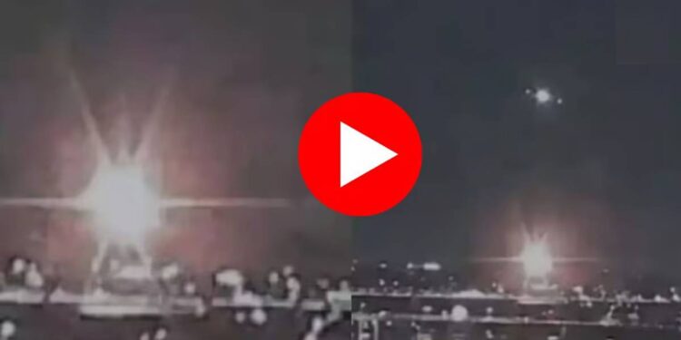 लँडिंगवेळी विमानाची हेलिकॉप्टरला धडक ; अपघाताचा थराराक VIDEO व्हायरल