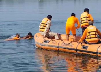 तापी-पूर्णा संगम येथे आपत्ती व्यवस्थापनाची रंगीत तालीम; बुडणाऱ्या व्यक्तीचे प्राण वाचवले