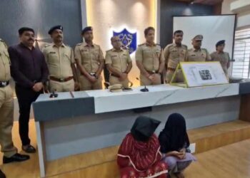 सराफ दुकानातून सोने लांबविणाऱ्या दोन महिलांना अटक ; जळगाव पोलिसांची कारवाई