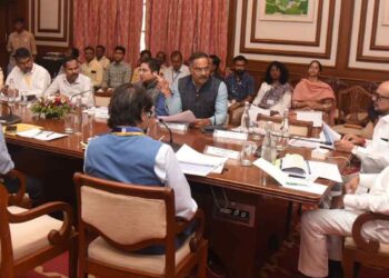 उपमुख्यमंत्री एकनाथ शिंदेंनी घेतला पाणी पुरवठा व स्वच्छता विभागाचा आढावा