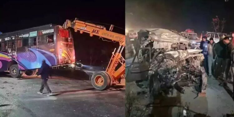 बोलेरो आणि बसच्या भीषण अपघातात दहा भाविक ठार, १९ गंभीर जखमी