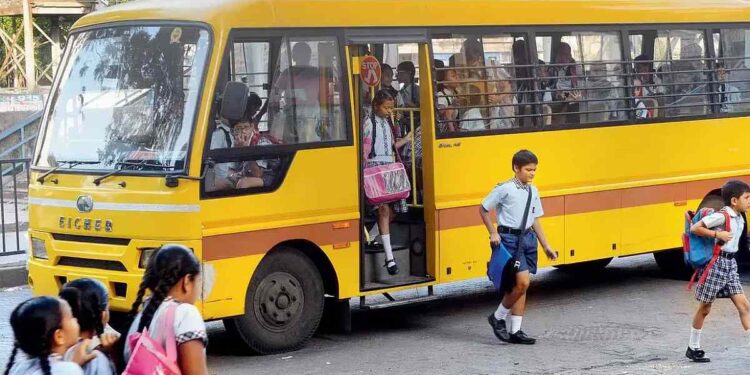 राज्य सरकार अ‍ॅक्शन ; महाराष्ट्रातील स्कूल बसेससाठी नवीन नियम लागू होणार