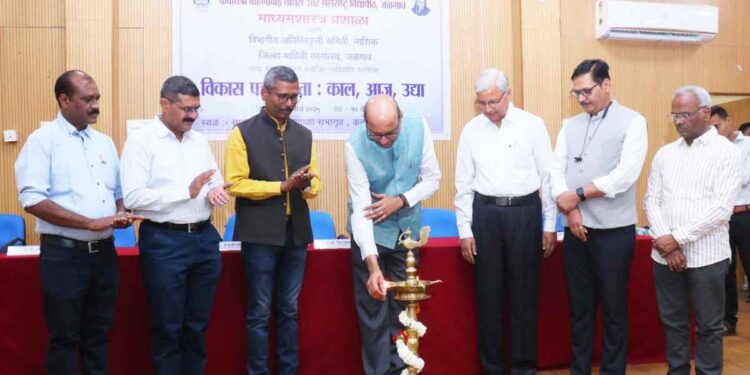 नि:पक्ष, वस्तुनिष्ठ व पारदर्शी पत्रकारिता हा लोकशाहीचा गाभा – कुलगुरू प्रा.व्ही. एल माहेश्वरी