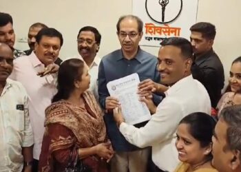 एकनाथ शिंदेंना मोठा झटका, कामगार सेनेतील २५० शिवसैनिकांची घरवापसी