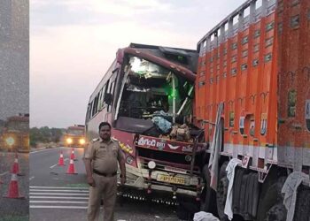 दर्शनासाठी जात असलेल्या भाविकांच्या बसला भीषण अपघात ; ३५ जण जखमी