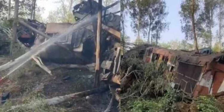 झारखंडमध्ये रेल्वे दुर्घटना ; दोन मालगाड्याची जोरदार धडक, इंजिनाचा चक्काचूर